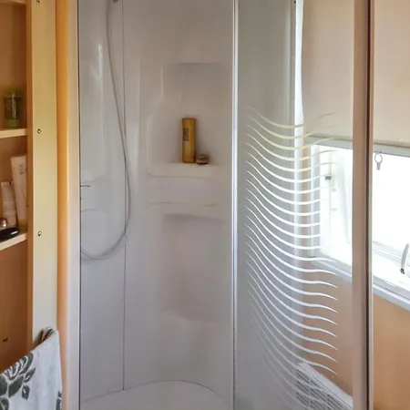 Charming In With Shared Pool Ferienhaus