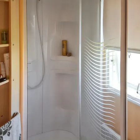 Charming In With Shared Pool Дом отдыха